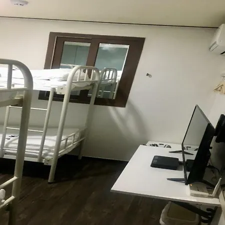 钟路仁寺洞j迷你汽车旅馆